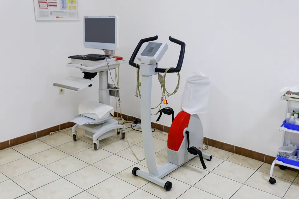 Ergométer és EKG-készülék terheléses szívvizsgálathoz