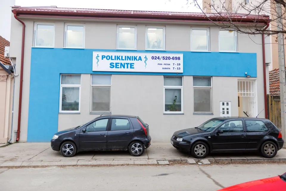 A Poliklinika Sente homlokzata Szabadkán, Lajoša Joa 4A